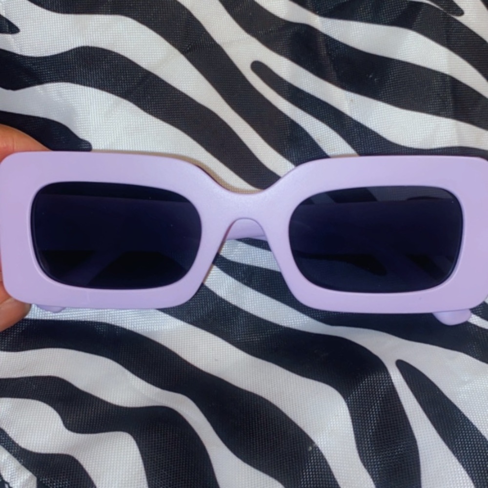 People frame sunglasses